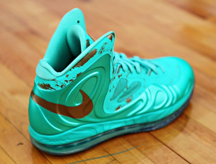 Nike Air Max Hyperposite 'Statue Of Liberty'