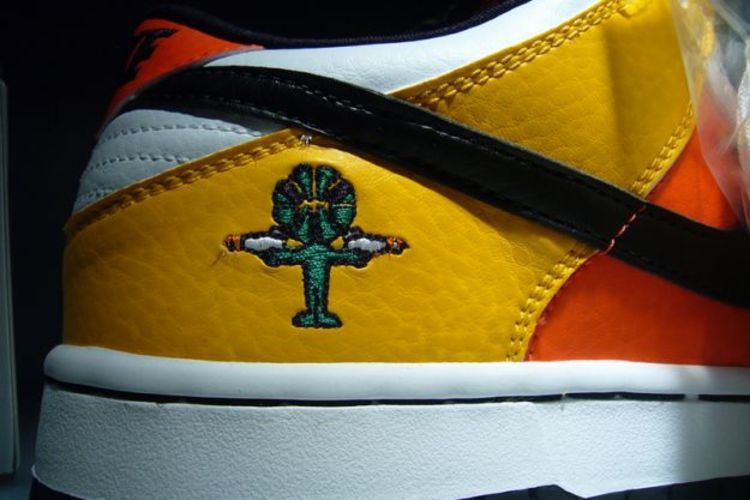 Nike Dunk Low Pro SB 'Raygun' — Orange Flash/Black-White